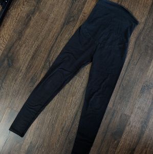 A Glow maternity leggings with belly panel